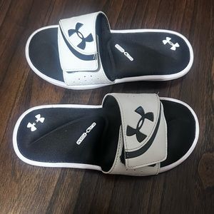SHOE SALE!! Under Armour Cushioned Slides - Size 2